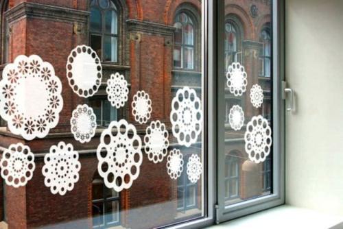 Украшение окон на новый год 2023. Что необходимо для оконного декора из бумаги?