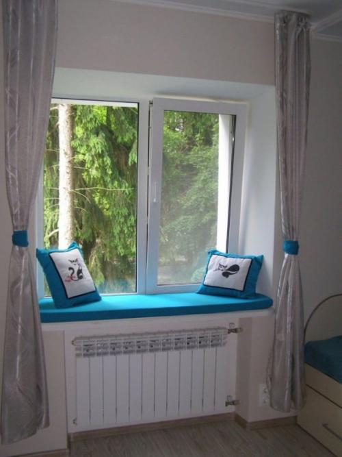 Декор подоконника в спальне. Размер подоконника