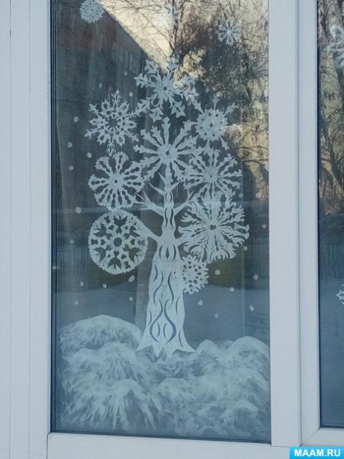 Украшение окон к Новому году своими руками. Украшение зубной пастой 19