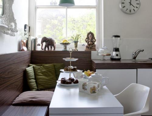 Как украсить подоконник с улицы. Декоративные праздничные композиции на подоконнике