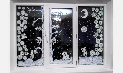 10 оригинальных идей для украшения окна на Новый год. 78 идей: Украшение окон к Новому году своими руками с фото 01