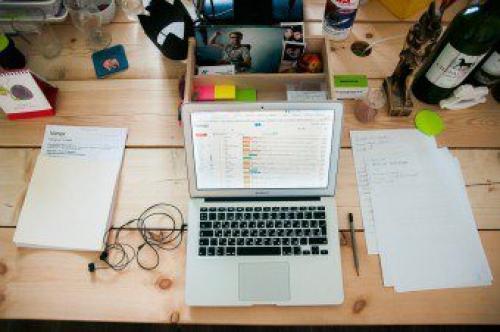 Где лучше сидеть в офисе. Общие рекомендации по размещению стола