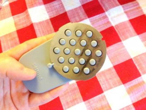 Насколько легко чистить электрическую мясорубку и что влияет на это. Чем можно эффективно очистить мясорубку в домашних условиях?