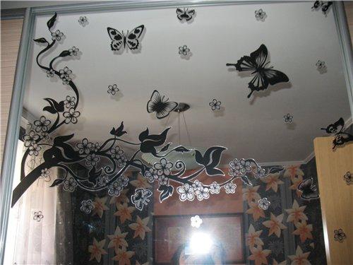 Угловой шкаф в прихожую с зеркалом. Способы оформления фасада