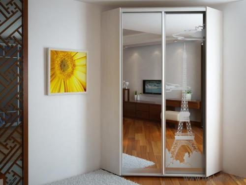 Угловой шкаф в прихожую с зеркалом. Способы оформления фасада