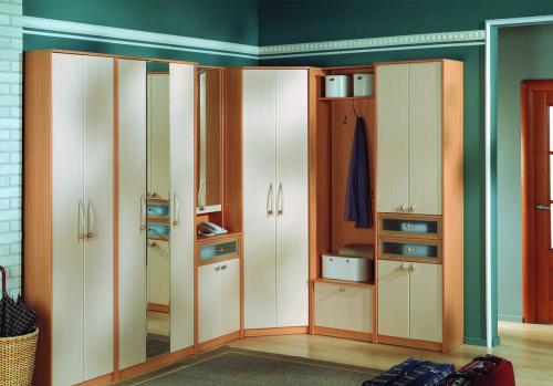 Угловые шкафы в прихожую маленькие. Маленькие хитрости