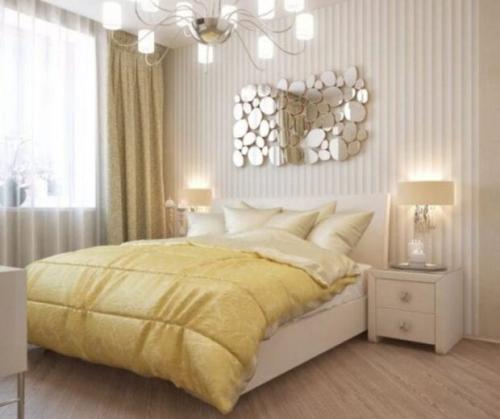 Светлая мебель для спальни. Интерьер спальни в светлых тонах
