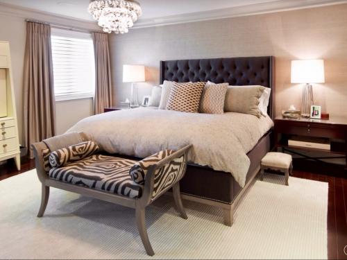 Спальня в бежевых тонах с яркими акцентами. Дизайн спальной комнаты в бежевых тонах с фото