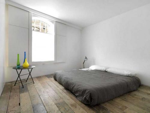 Спальня в серых тонах. Серая спальня: подходящие стили дизайна для серой спальни. Правила отделки стен и пола. Советы по выбору мебели и декора. Сочетание цветов. Фото и видео-обзоры