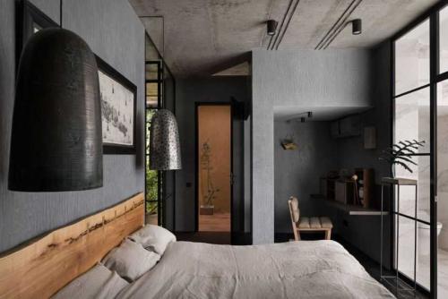Спальня в серых тонах. Серая спальня: подходящие стили дизайна для серой спальни. Правила отделки стен и пола. Советы по выбору мебели и декора. Сочетание цветов. Фото и видео-обзоры