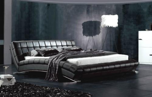 Темная кровать в светлом интерьере. Темный цвет в спальне