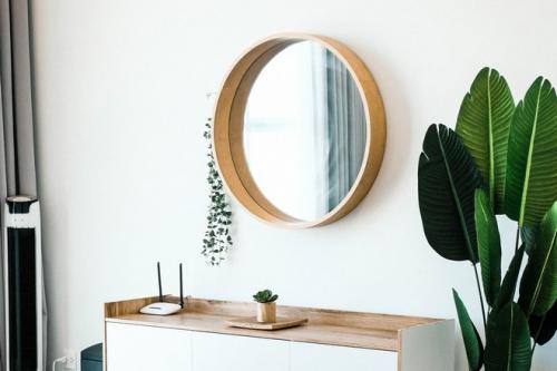 Зеркало напротив окна по фен-шуй. Зеркало напротив окна — к ссоре, что же делать?