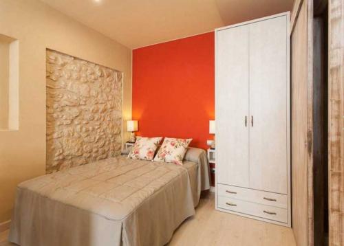 Акцентная стена в маленькой спальне. Дизайн маленькой спальни: 10 правил и 117 реальных примеров