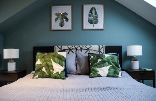 Акцентная стена в спальне своими руками. Варианты отделки стен в спальне