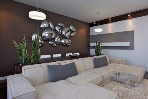 Какую стену сделать акцентной. Декоративные элементы