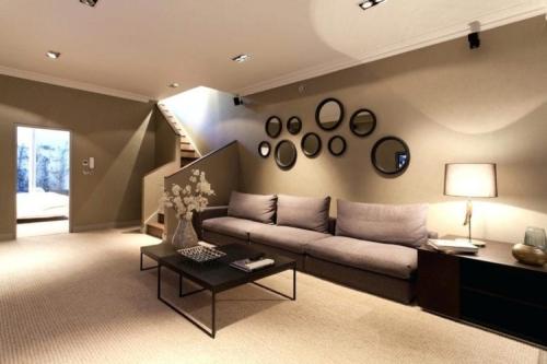 Декор стены в гостинной над диваном. Простые решения