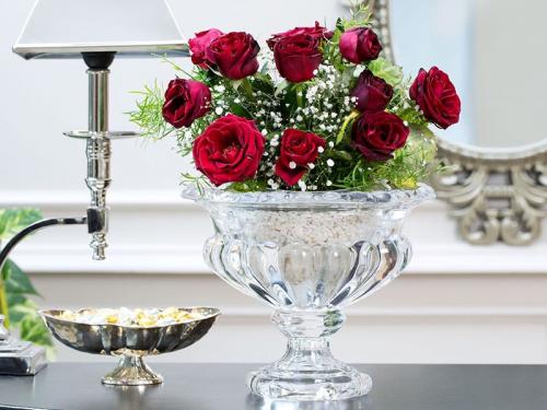 Как украсить комнату лепестками роз: пошаговое руководство 03