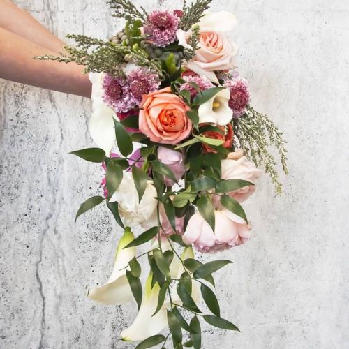 Как сочетать сердце из роз с другими романтическими элементами. Розы в свадебной флористике: тренды и лучшие комбинации