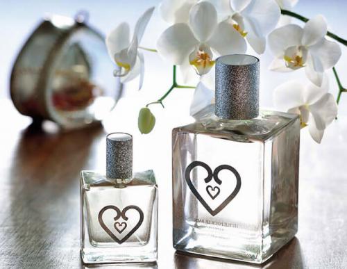 Какие простые аксессуары можно добавить в спальню для романтического настроения. Романтические мелочи и дополнения к интерьеру спальни