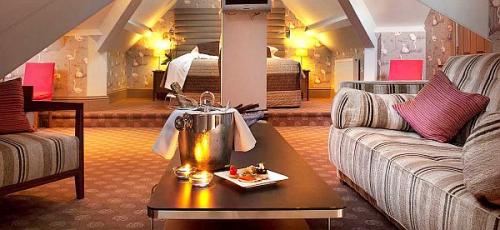 Какие цвета и материалы подходят для оформления интимного уголка. Прекрасные советы для оформления сексуальной или романтичной спальни. Обязательно воспользуйтесь ими!