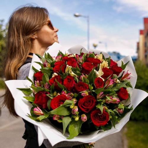 Почему букет роз на постели – это идеальный романтический жест 16