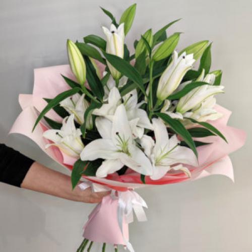 Почему букет роз на постели – это идеальный романтический жест 01