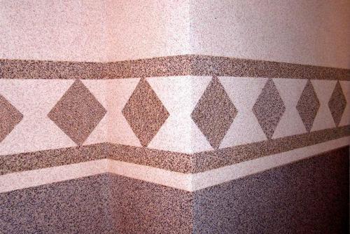 Как выбрать подходящий способ нанесения каменной текстуры на стену. Что такое камешковая декоративная штукатурка