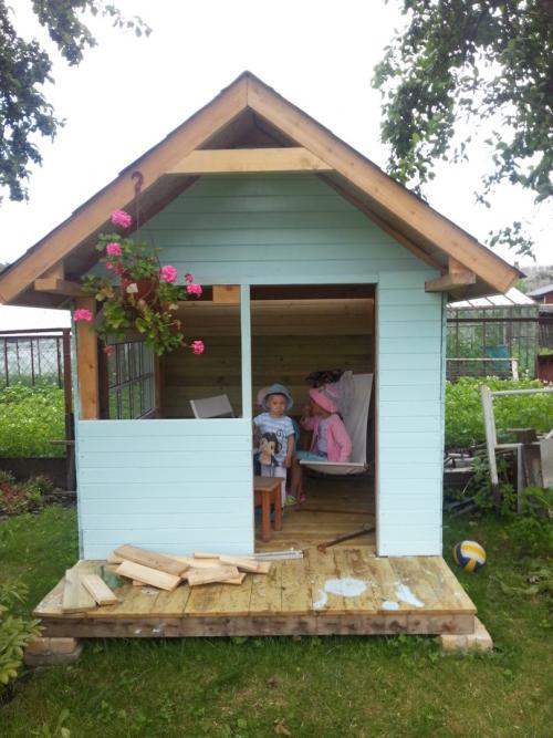Нужно ли учитывать предпочтения ребенка при дизайне детского домика на даче. Детский домик на участке