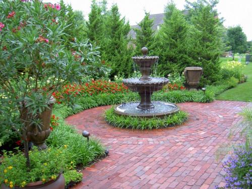 Фонтан во дворе частного дома. Садовые фонтаны: идеи для ландшафтного дизайна и стильного оформления участка (95 фото)