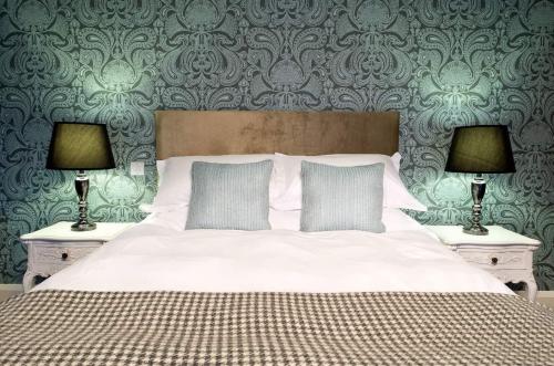 Обои в спальню 2022. Модные тенденции обоев для спальни в 2022 году с фото