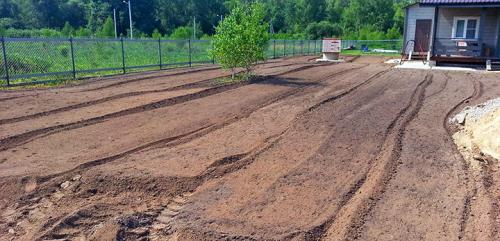 Какие советы по уходу за малыми архитектурными формами на загородном участке можно предоставить. Этап 3: Выравнивание рельефа участка