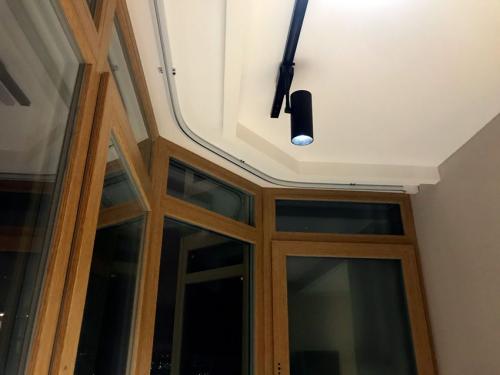 Какие умные технологии встроены в современные шторы для автоматизации процесса открывания и закрывания. Карниз Aqara