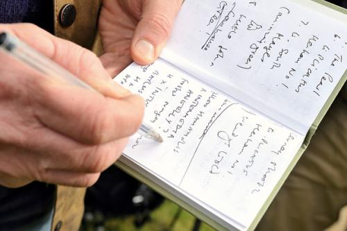 Цветы в постели: как добавить романтики вашему интерьеру с помощью фотографий 05