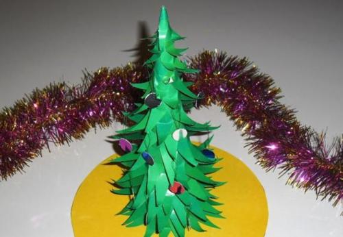 Поделка в детский сад новогодняя елка. Елка на Новый год 2023 из бумаги