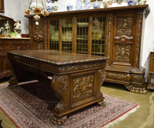 Какой уход и обслуживание требуется для сохранения красоты и функциональности антикварного письменного стола. Особенности ухода за антикварной мебелью