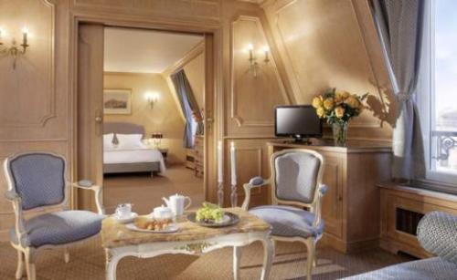 Можно ли заказать лепестки роз на кровать в гостинице, если этого нет в стандартном наборе услуг. Аренда номера