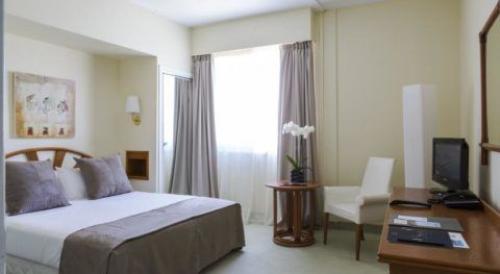 Можно ли заказать лепестки роз на кровать в гостинице, если этого нет в стандартном наборе услуг. Аренда номера