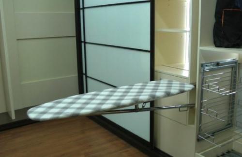 Разновидности встроенных гладильных досок. Разновидности встраиваемых гладильных девайсов