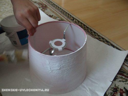 Как преобразить старый абажур при помощи реставрации и декупажа 21