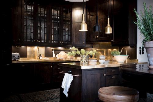 Каким образом можно добавить освещение в декорированный торшер. Продумать световые сценарии для разных комнат