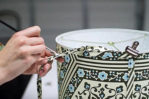 Как использовать ткань для создания красивого абажура. Декорирование каркаса