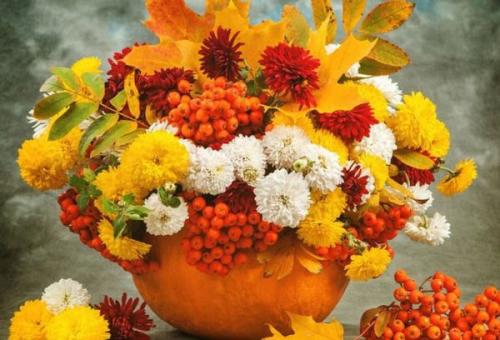 Ваза из тыквы с цветами. Как сделать вазу из тыквы. Осенний букет в тыкве