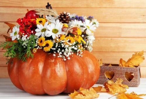 Ваза из тыквы с цветами. Как сделать вазу из тыквы. Осенний букет в тыкве