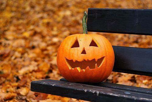 Декоративные тыквы в интерьере. Тыквы с рисунками и узорами для украшения дома