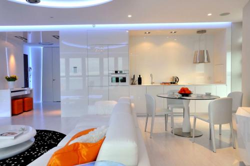 Как создать уютную кухню-гостиную на 16 кв м с диваном: 28 идей и советов 10