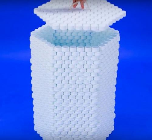 Поделки в детский сад своими руками из пластиковых крышек. Что ещё можно изготовить? 11