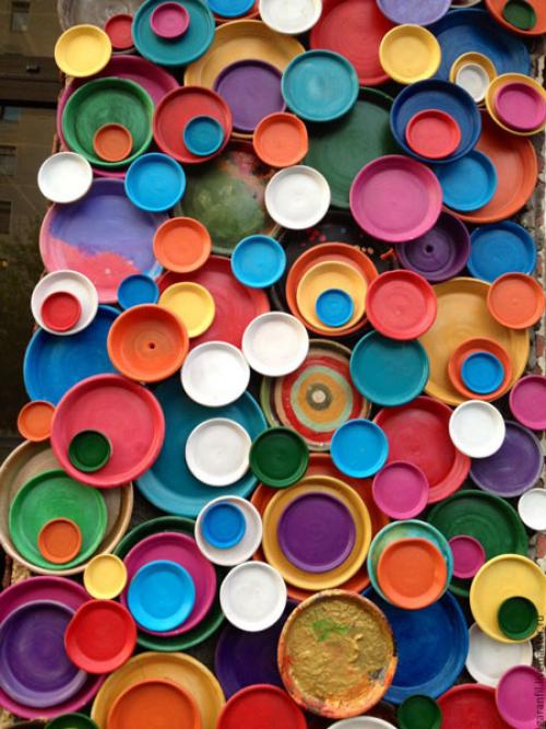 Поделки из пластиковых крышек от сметаны. Что понадобится в ходе работы