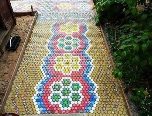 Поделки из крышек для дачи. Поделки из пластиковых крышек от бутылок, ведер, сметаны. Схемы пошагово своими руками