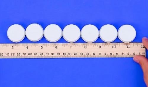 Поделки в детский сад своими руками из пластиковых крышек. Что ещё можно изготовить? 06