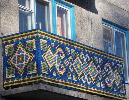 Поделки из пластиковых крышек от сметаны. Что понадобится в ходе работы